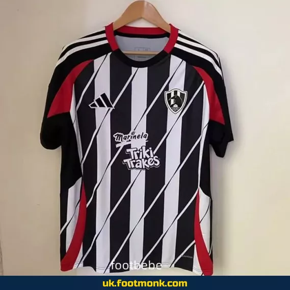 Club de Cuervos 2025-2026 home jersey.