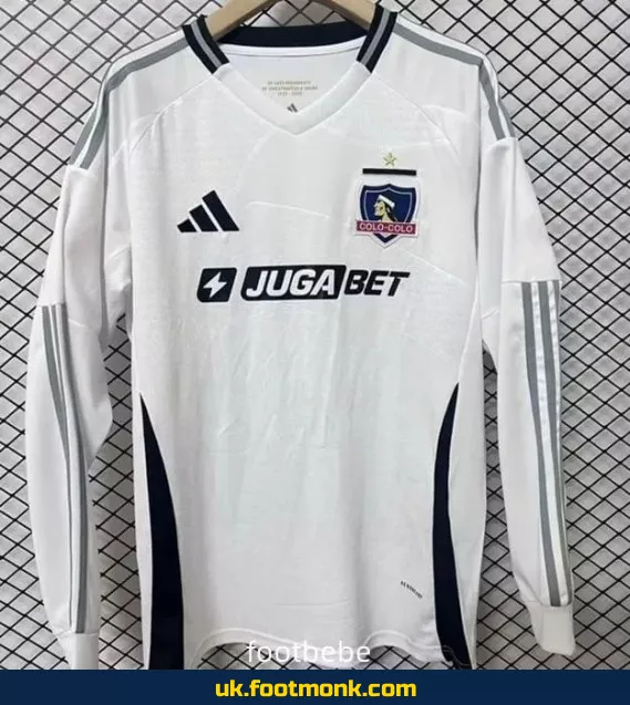 Colo-Colo 2025-2026 home long-sleeved jersey.