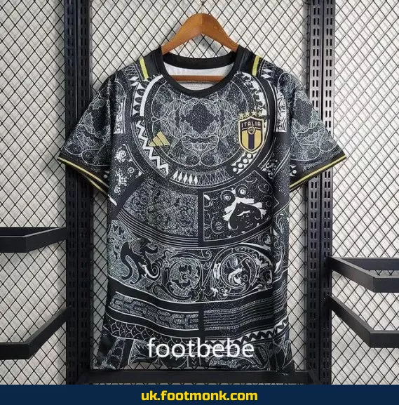 Italy training jersey 2023 2024 black.