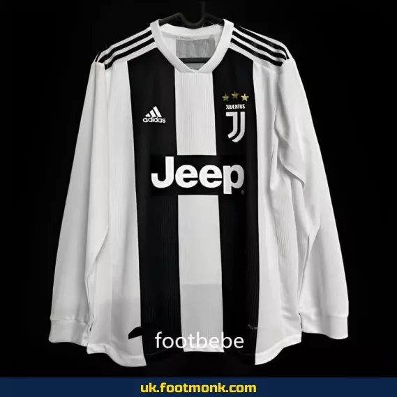 Juventus Vintage 2018-2019 home long-sleeved jersey.