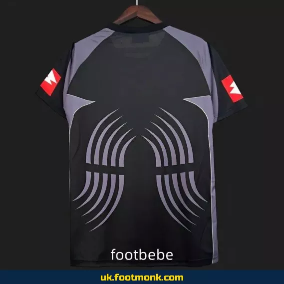 Juventus vintage 2001-2002 black goalkeeper jersey.