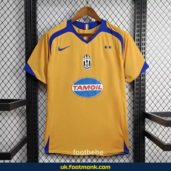 Juventus vintage 2005-2006 third jersey.