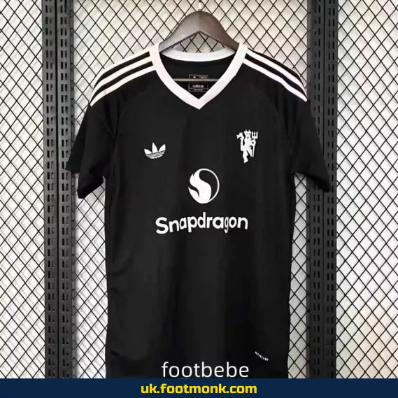 Manchester United 2024 2025 goalkeeper jersey black.