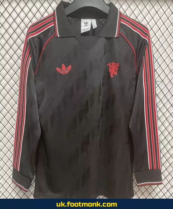 Manchester United jersey 2025 2026 long sleeves black.