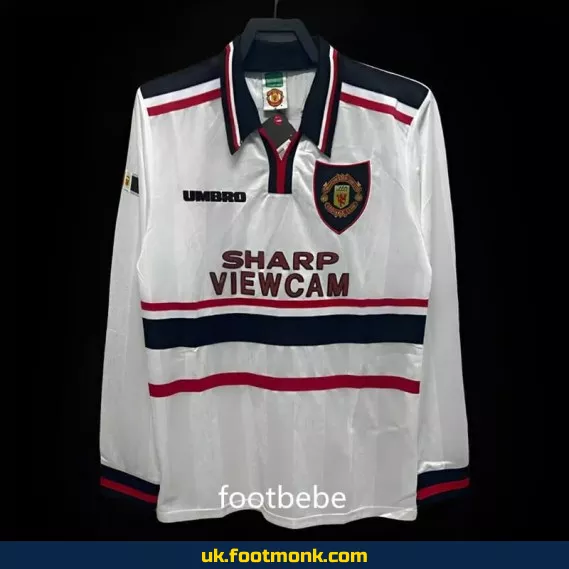Manchester United Vintage 1997-1998 third long-sleeved jersey.