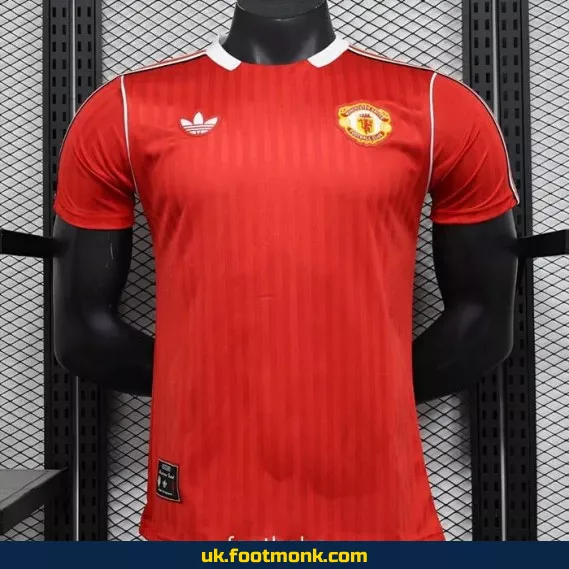 Manchester United 2025 2026 Icon red home jersey.