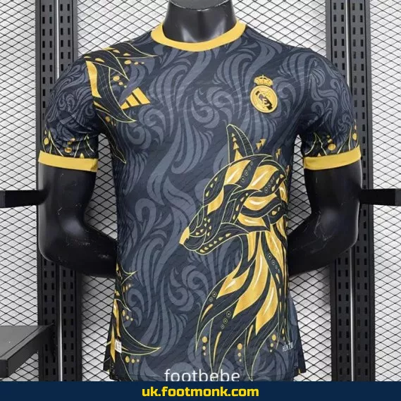 Jersey Match Real Madrid 2024 2025 or gray.