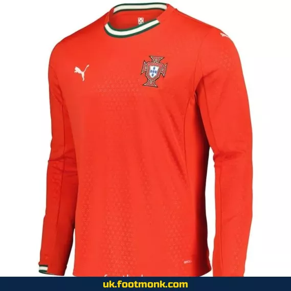Portugal 2025 home long-sleeved jersey.