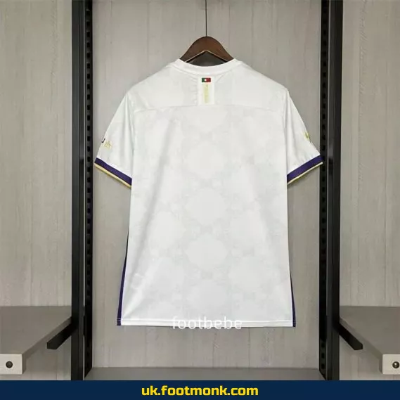 Real Madrid jersey, the Siu Ronaldo 7 white.