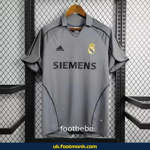 Real Madrid 2005-2006 vintage third gray jersey.