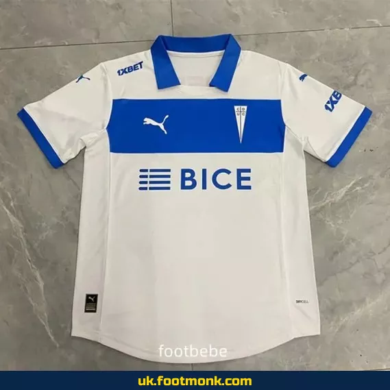 Home white Universidad Catolica jersey 2025-2026.