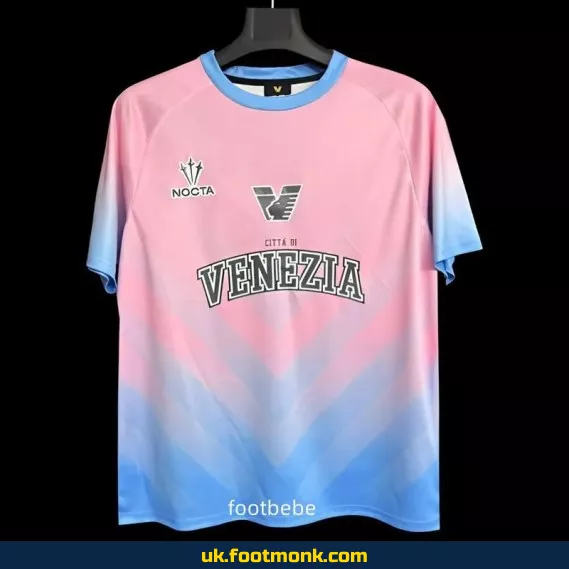 Venice 2024-2025 goalkeeper jersey pink.