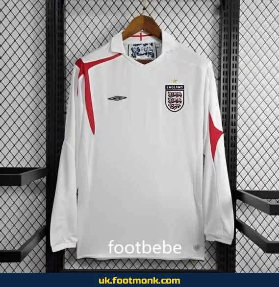 Vintage England 2006 home long-sleeved jersey.