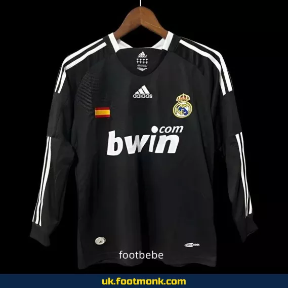 Vintage Real Madrid 2008-2009 long-sleeve black jersey.