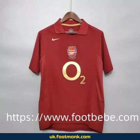 Vintage Arsenal 2005-2006 home football jersey.