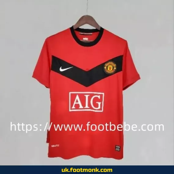 Vintage Manchester United 2009-2010 home football jersey.