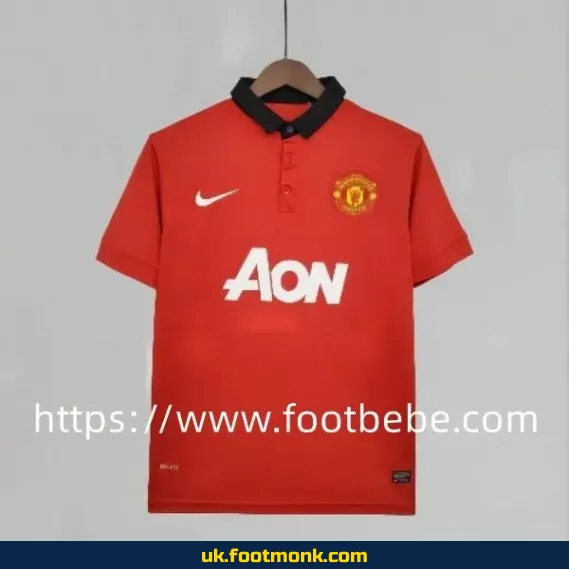 Vintage Manchester United 2013-2014 home football jersey.