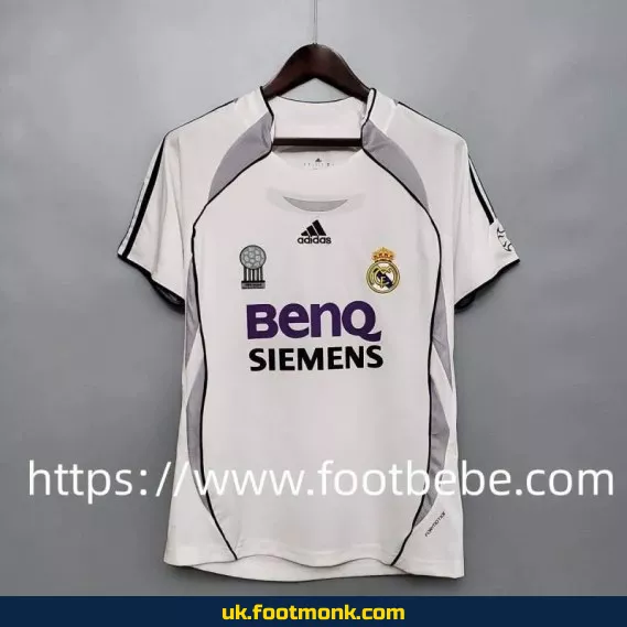 Vintage Real Madrid 2006-2007 home football jersey.