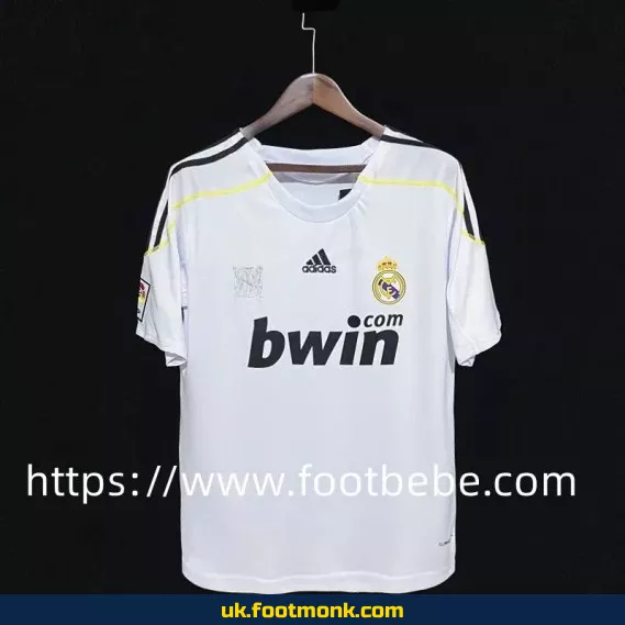 Vintage Real Madrid 2009-2010 home football jersey.