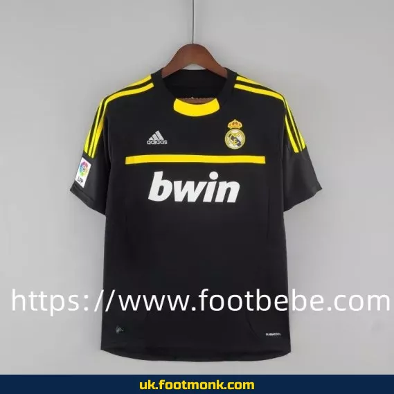 Vintage Real Madrid 2011-2012 black goalkeeper jersey.