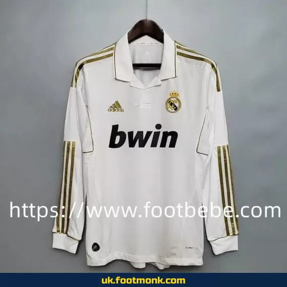 Vintage Real Madrid 2011-2012 long sleeves home jersey.